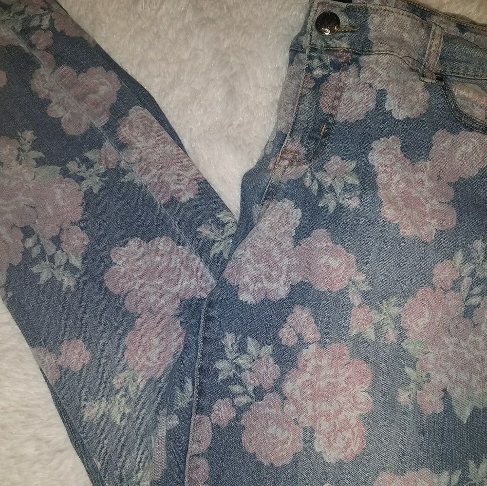 Torrid "Flower Printed" Skinny Leg Denim jeans